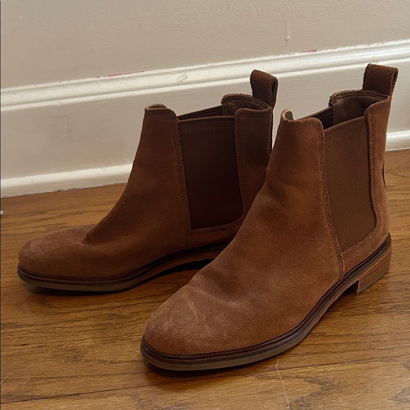 Clark’s Brown Suede Chelsea Boots - Picture 1 of 4